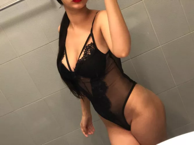 Help me get naked😉