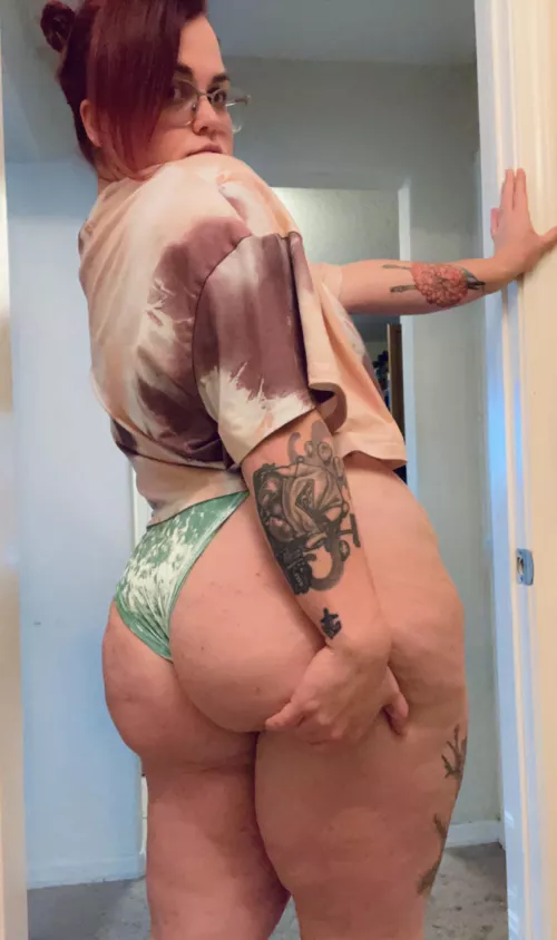 I can be your favorite milf 💁🏼‍♀️