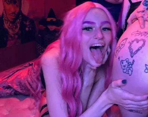 i feel so cute wearing this pink wig