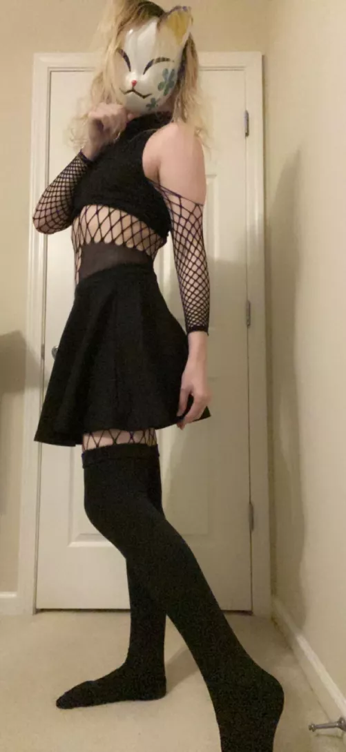 I know my skin looks bad, but I thought this outfit looked cute ^^