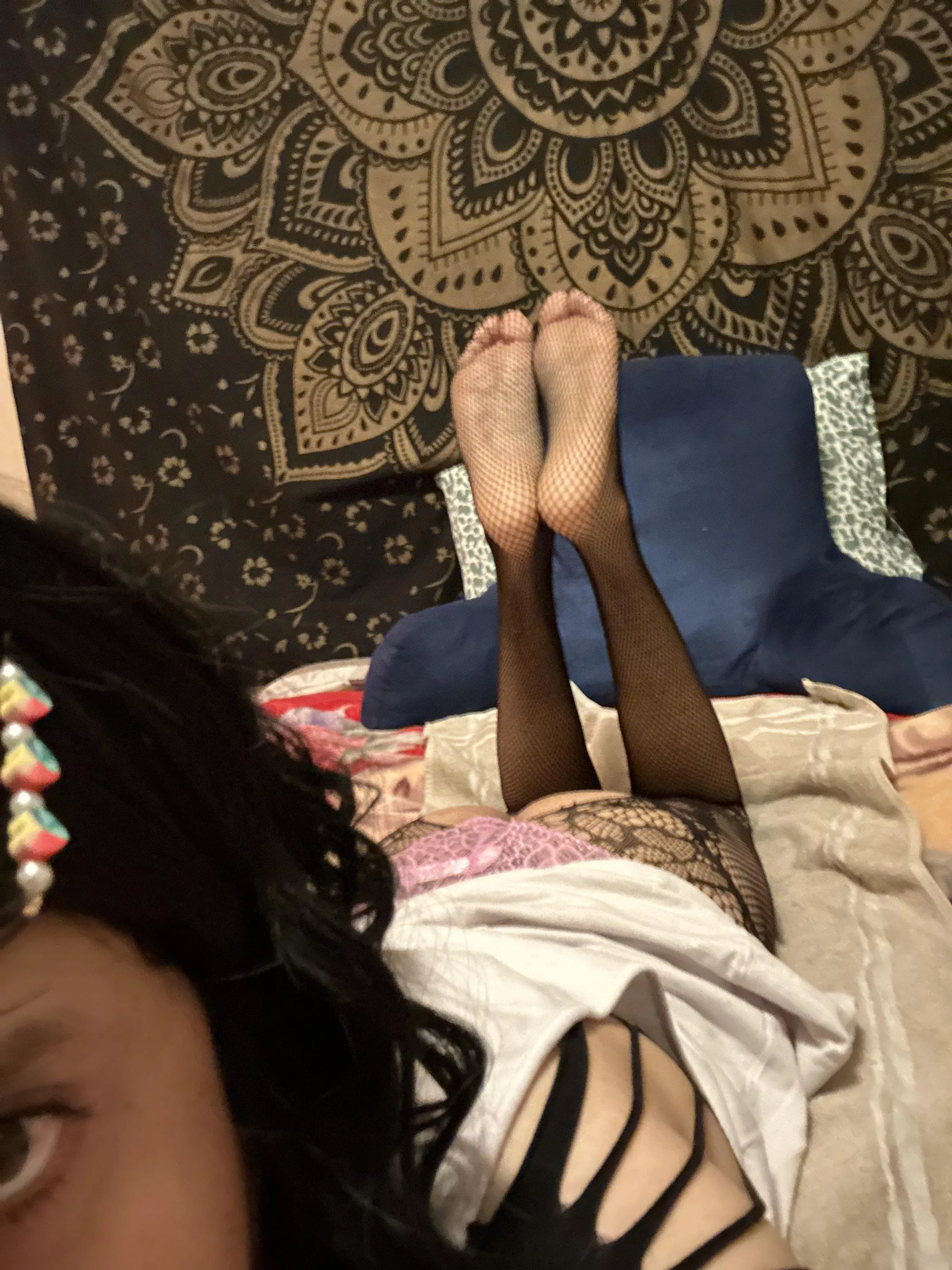 I know the sight of my feet gets you hard, daddy 😘