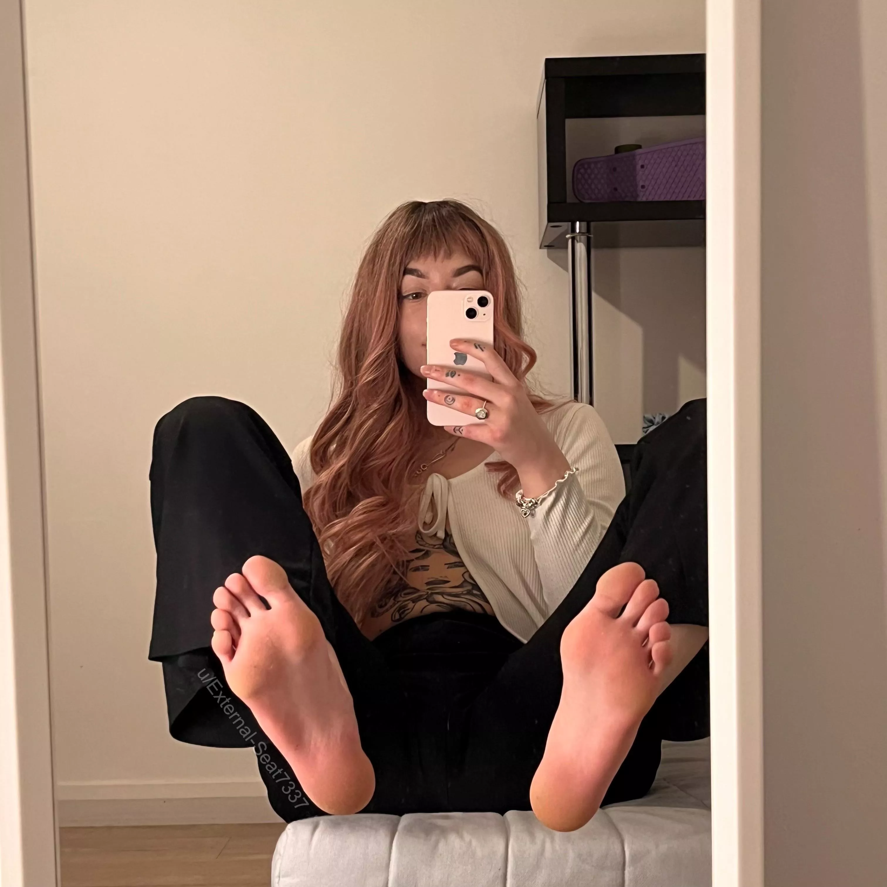 I love knowing my feet make you hard 🖤