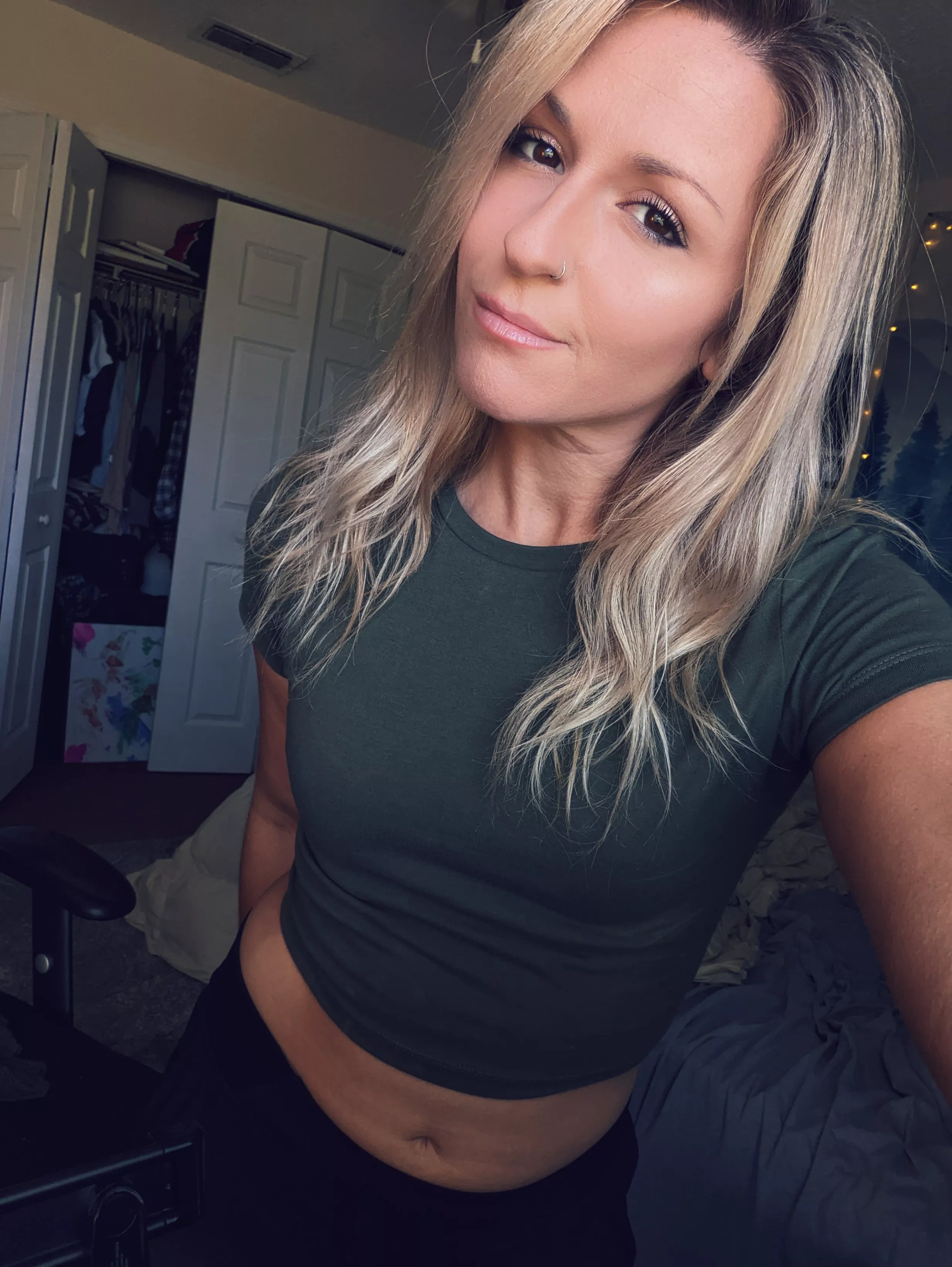 I miss tanned skin and crop top weather [F32]