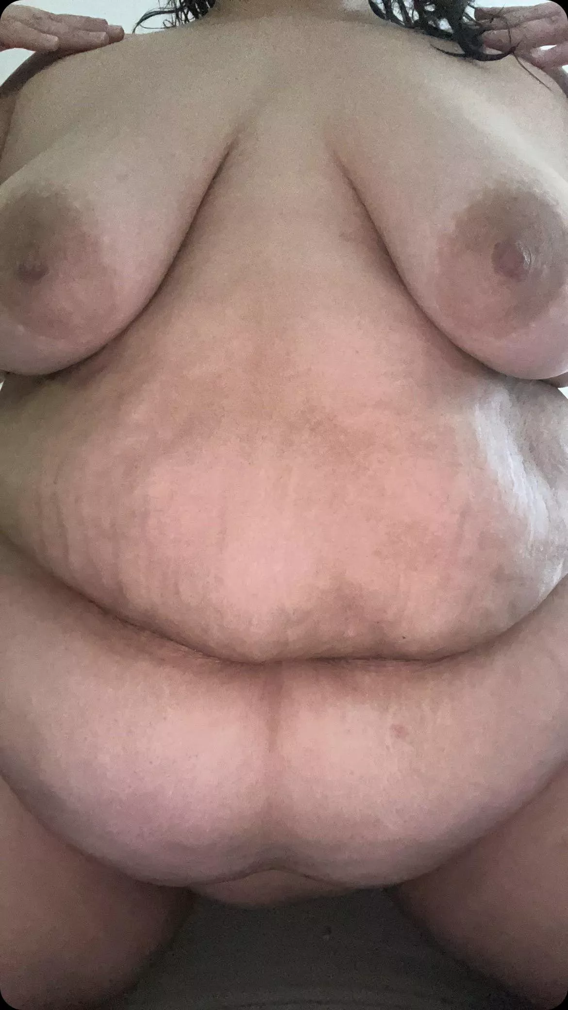 I really need a dick under me🤤