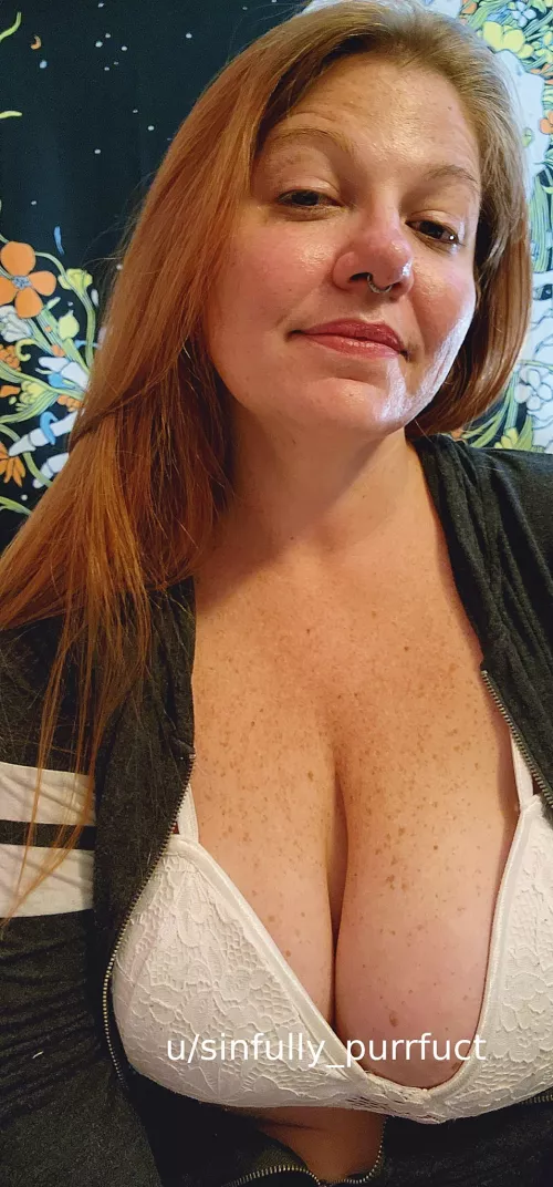 i really need a hard cock right now.... any volunteers?