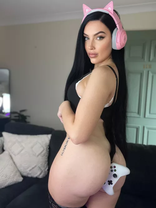 Ill play xbox .. you play with my box?