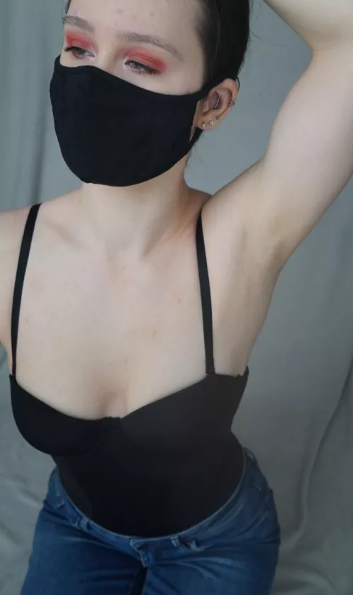 is worshipping armpits a thing? 🫣