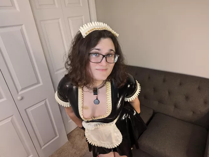 isn't she the cutest sissy maid 🥺👉👈