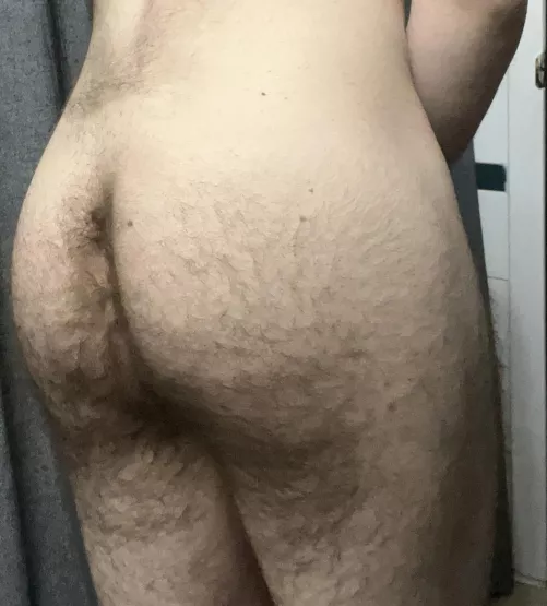 It’s cold. Some warm cum on my ass would help 🤤