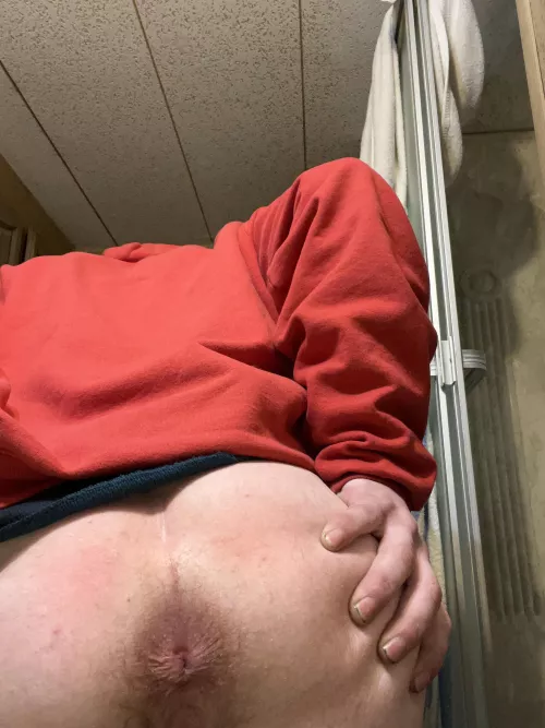 I’ve been neglected an I want to be treated like you want me to worship your cock. Dm me an let’s chat