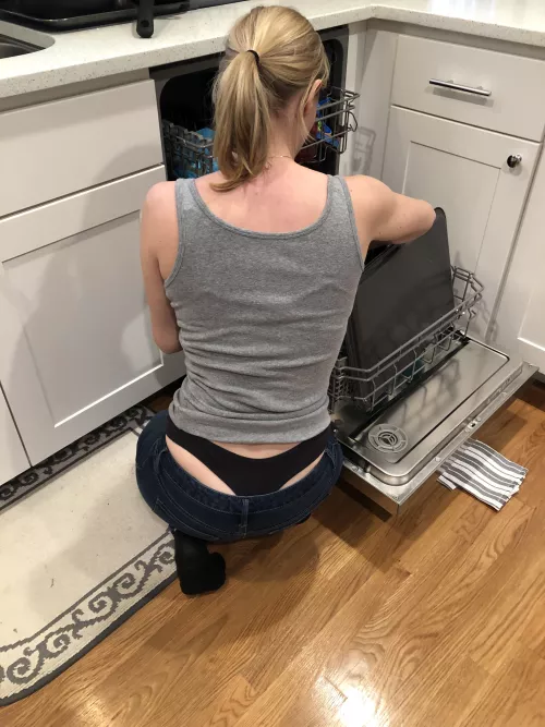 Just your 34y/o Milf Neighbor saying HI