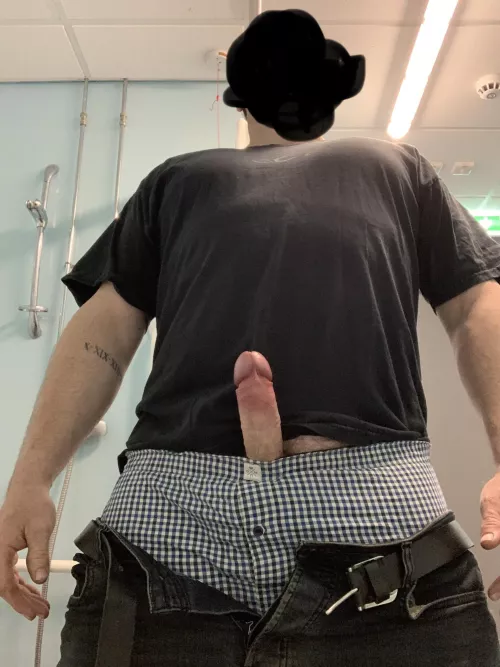 Last post for a bit, I think folks must be getting sick of my cock flashes.