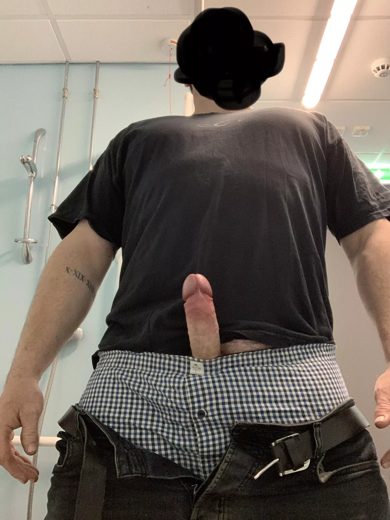 Last post for a bit, I think folks must be getting sick of my cock flashes.