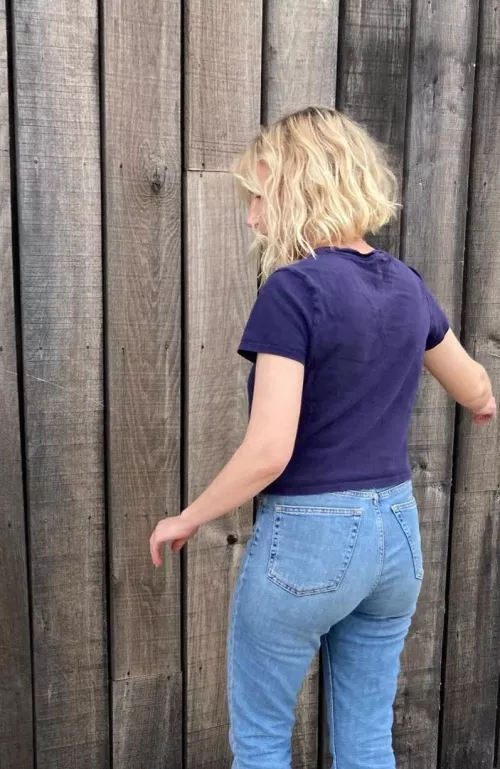 Looking for younger cocky UK lads to wank over my fit 37yo mumsy milf mrs