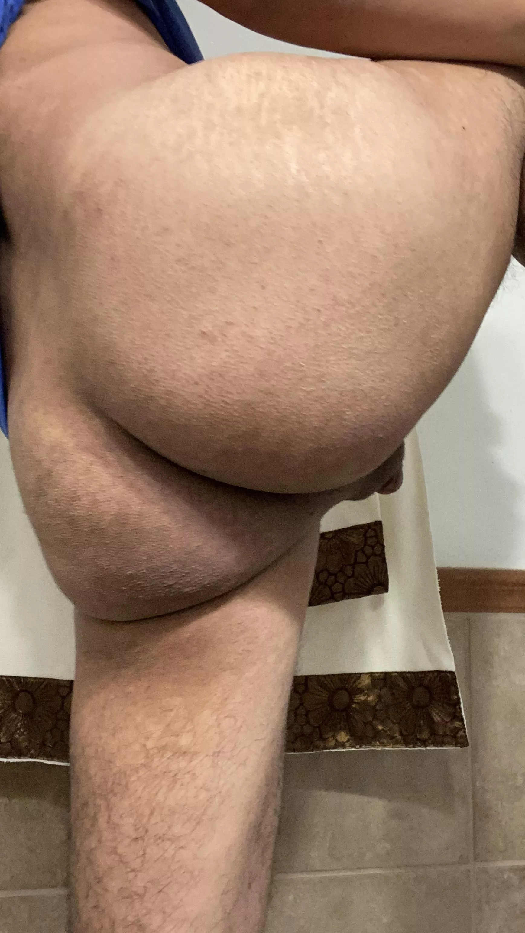 My ass wants to be explored! any volunteer?