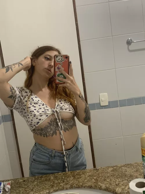 My favorite crop top 🦋💗