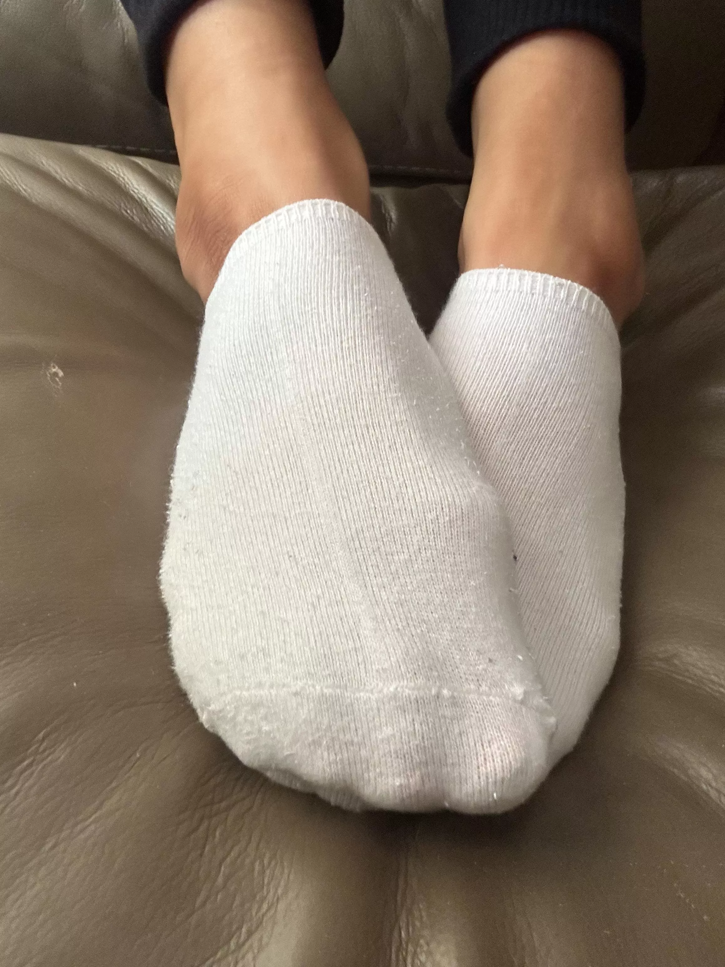 My petite little feet in white socks 🦶🤍