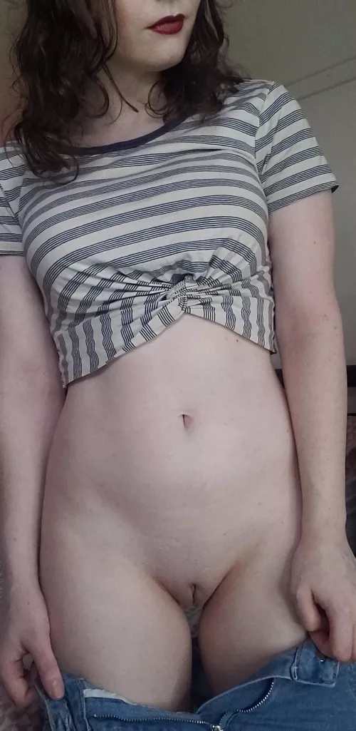 My pussy needs kisses asap