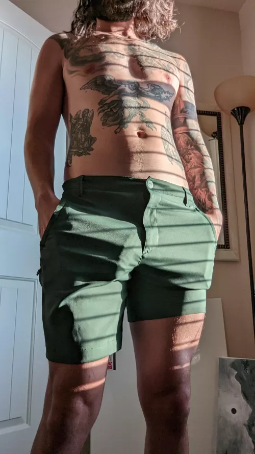 🌞 peaking through the blinds