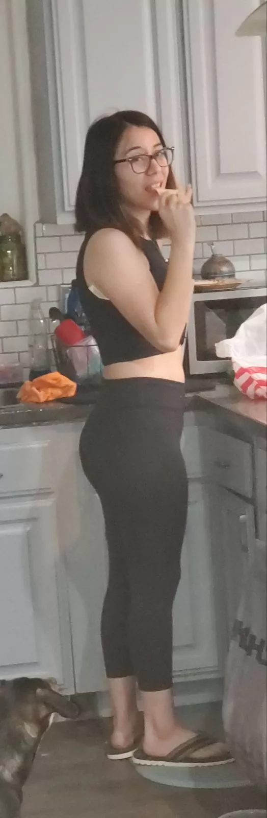 rate my wife. 1 to 10 and comment what would you do to her