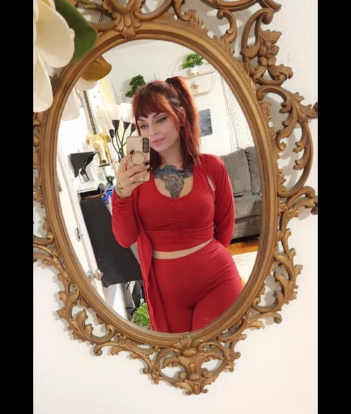 *secret* I'm not wearing anything under all these clothes 😂