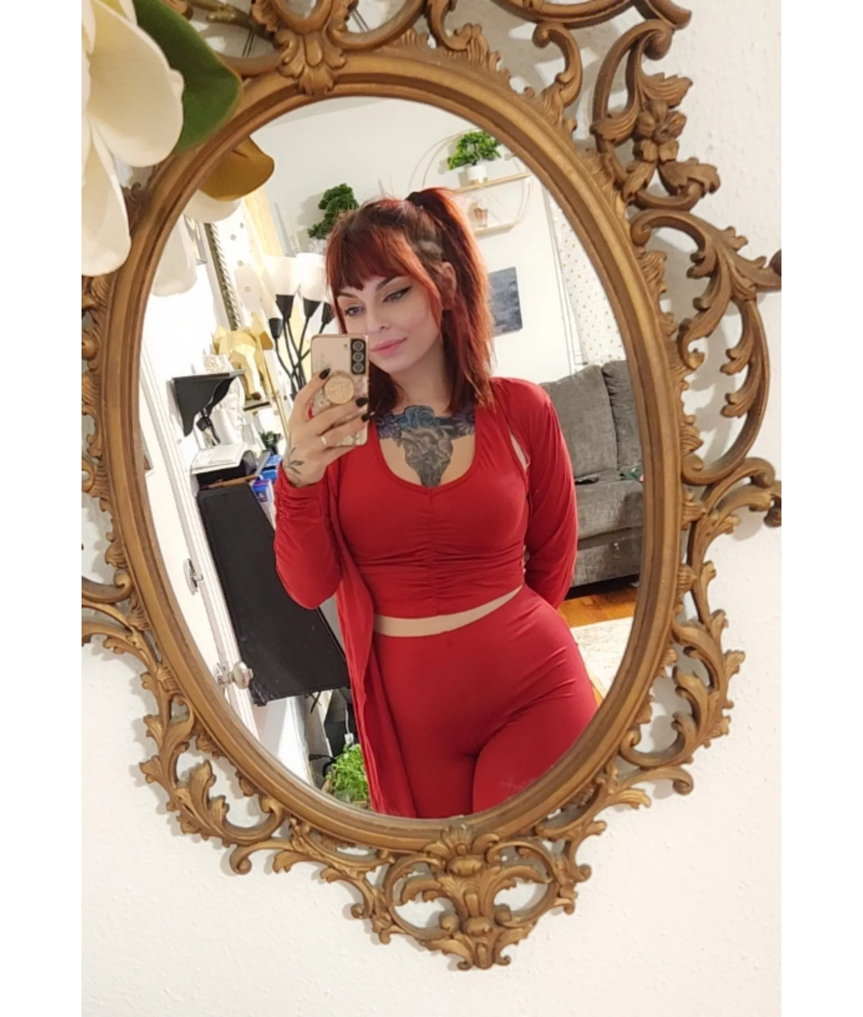 *secret* I'm not wearing anything under all these clothes 😂