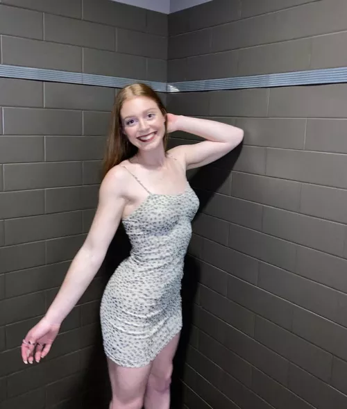 Sexy college cheerleader