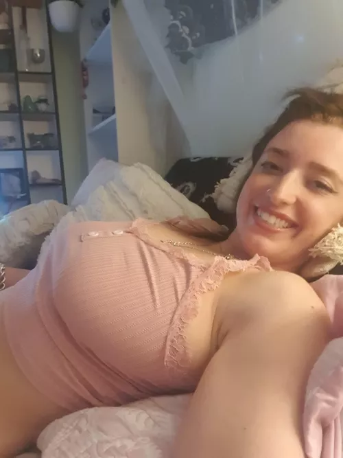 Side boob lounging ✨️