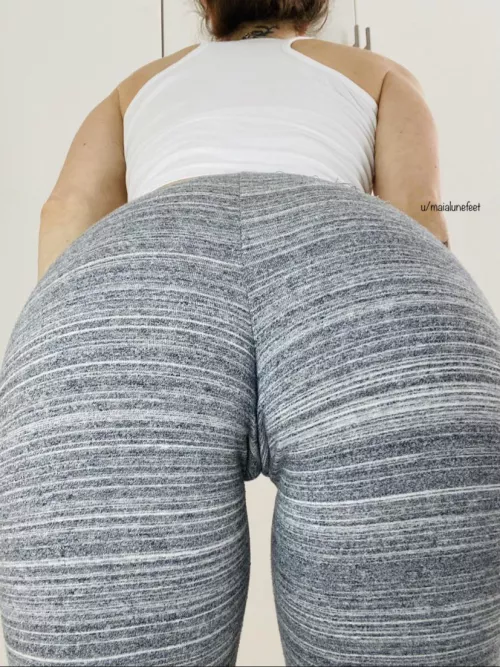 Slide your tongue through 💦