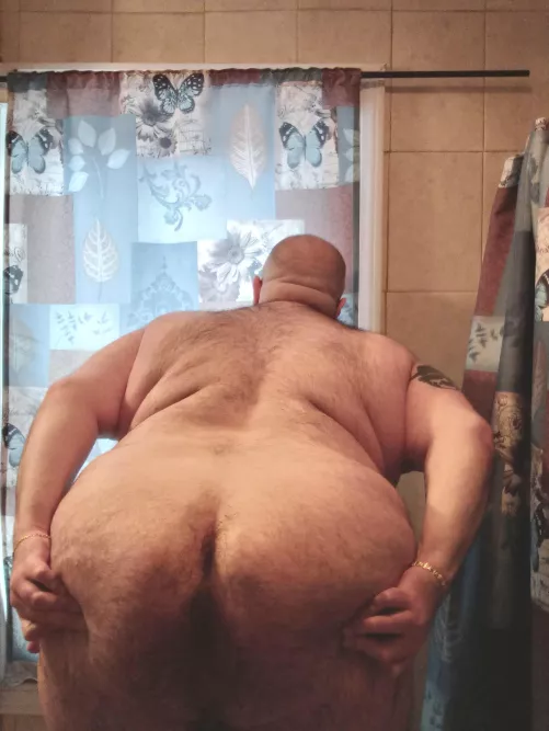 spread the butt cheeks