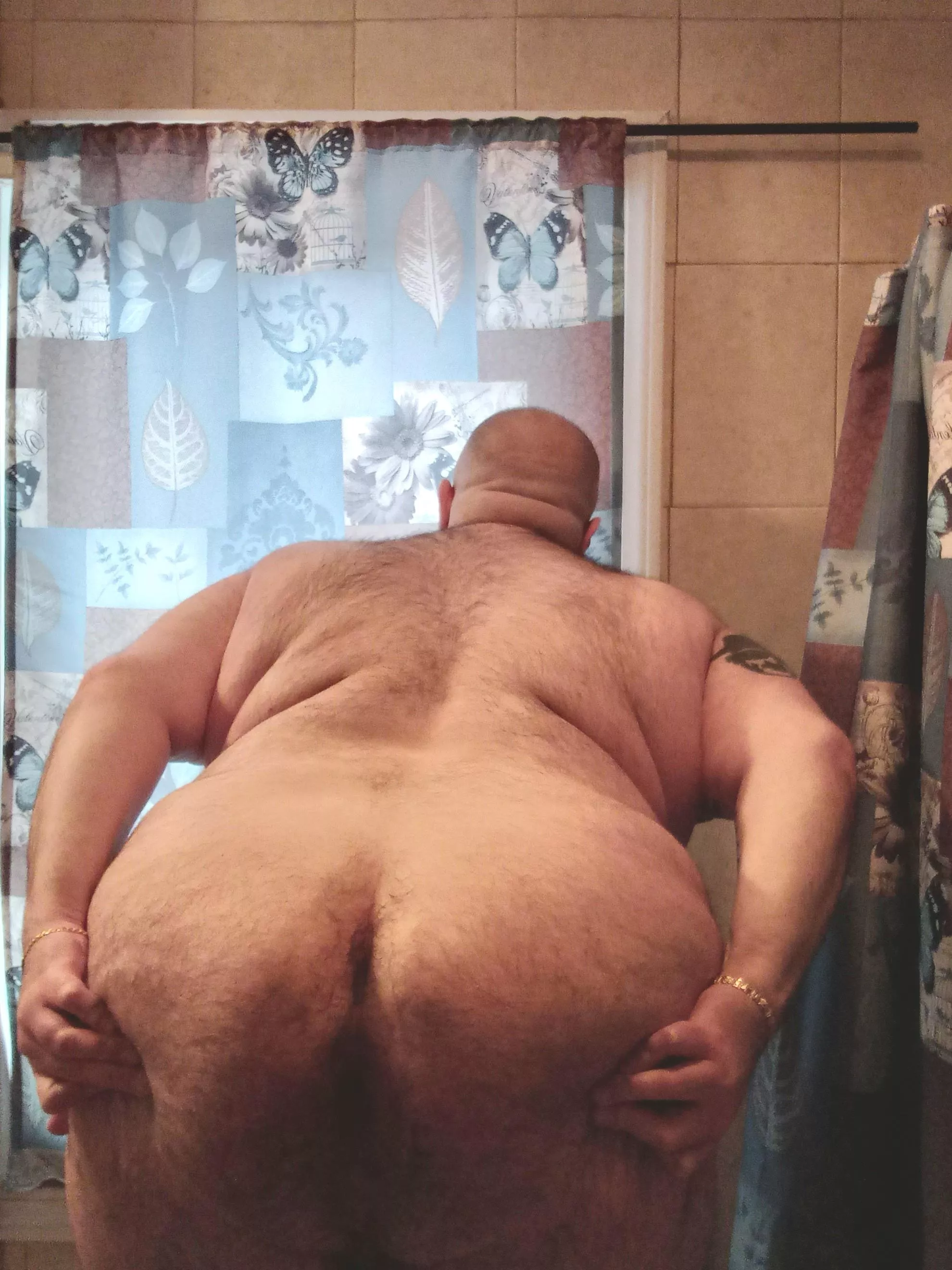 spread the butt cheeks