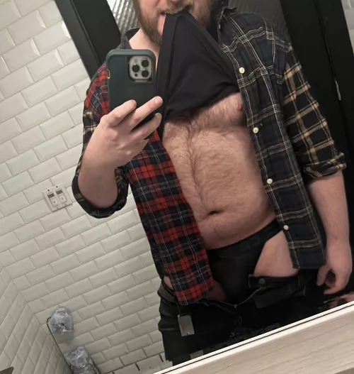 Stuck at work all day. Anyone care to keep me dickstracted?