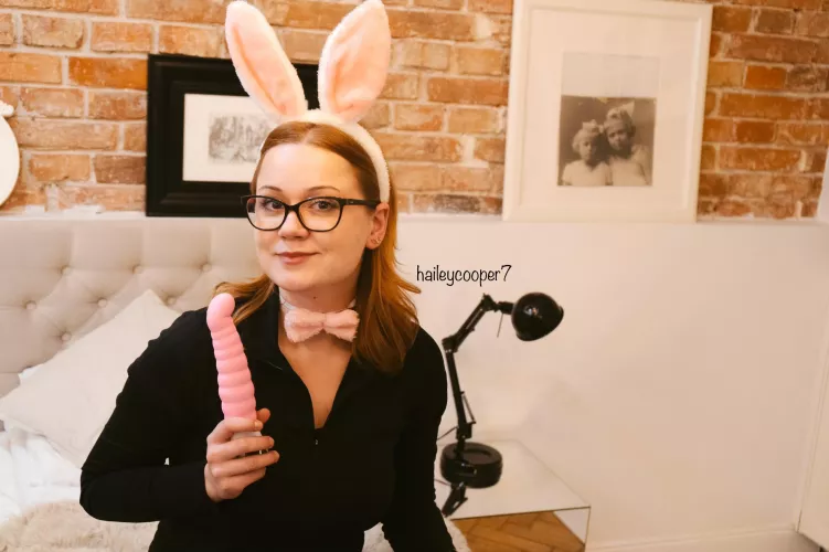 That’s the weirdest carrot I have ever seen, doc! [F]