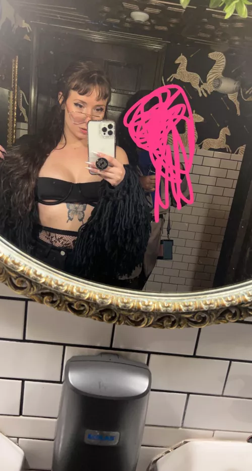 This is what I wore out to the bar the other night 😌