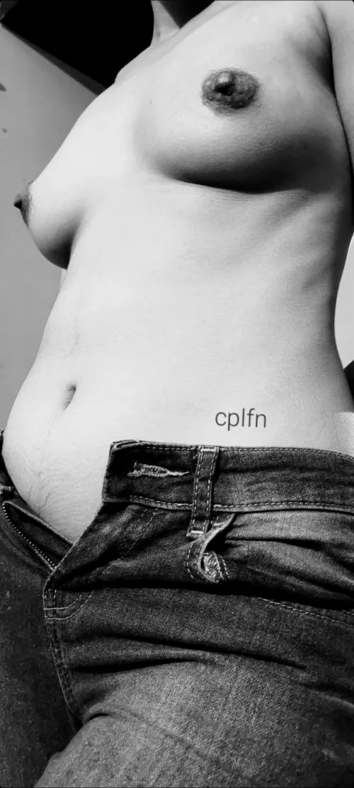 Unbotton and unleash (f)