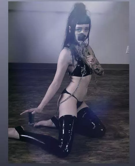 upvote if you want mommy [domme]