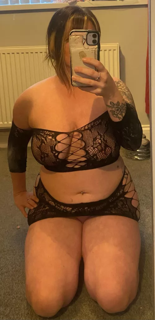 Wana bury your face between my thighs?