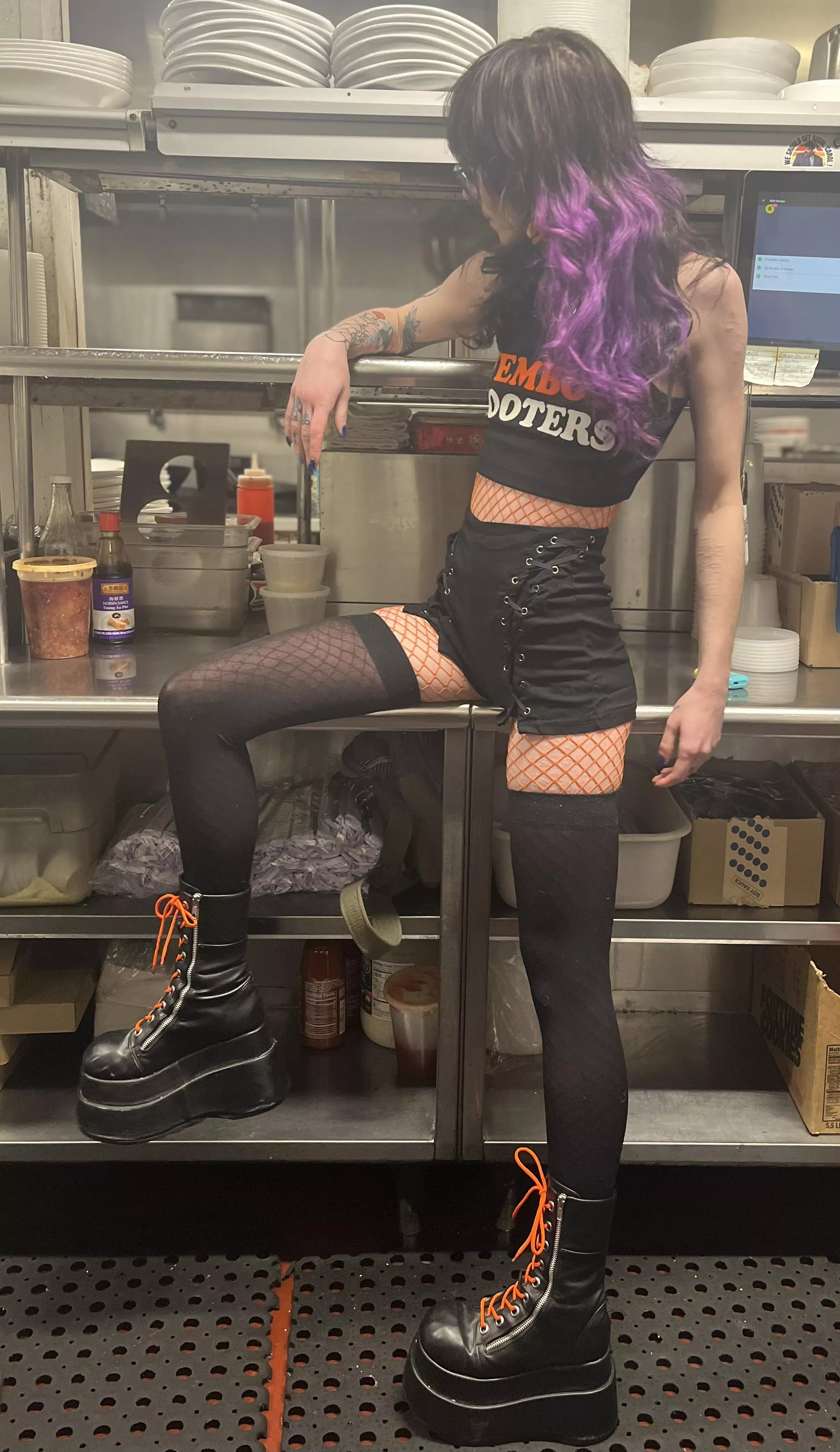 Welcome to Femboy Hooters on this lovely Friday 😉🦉