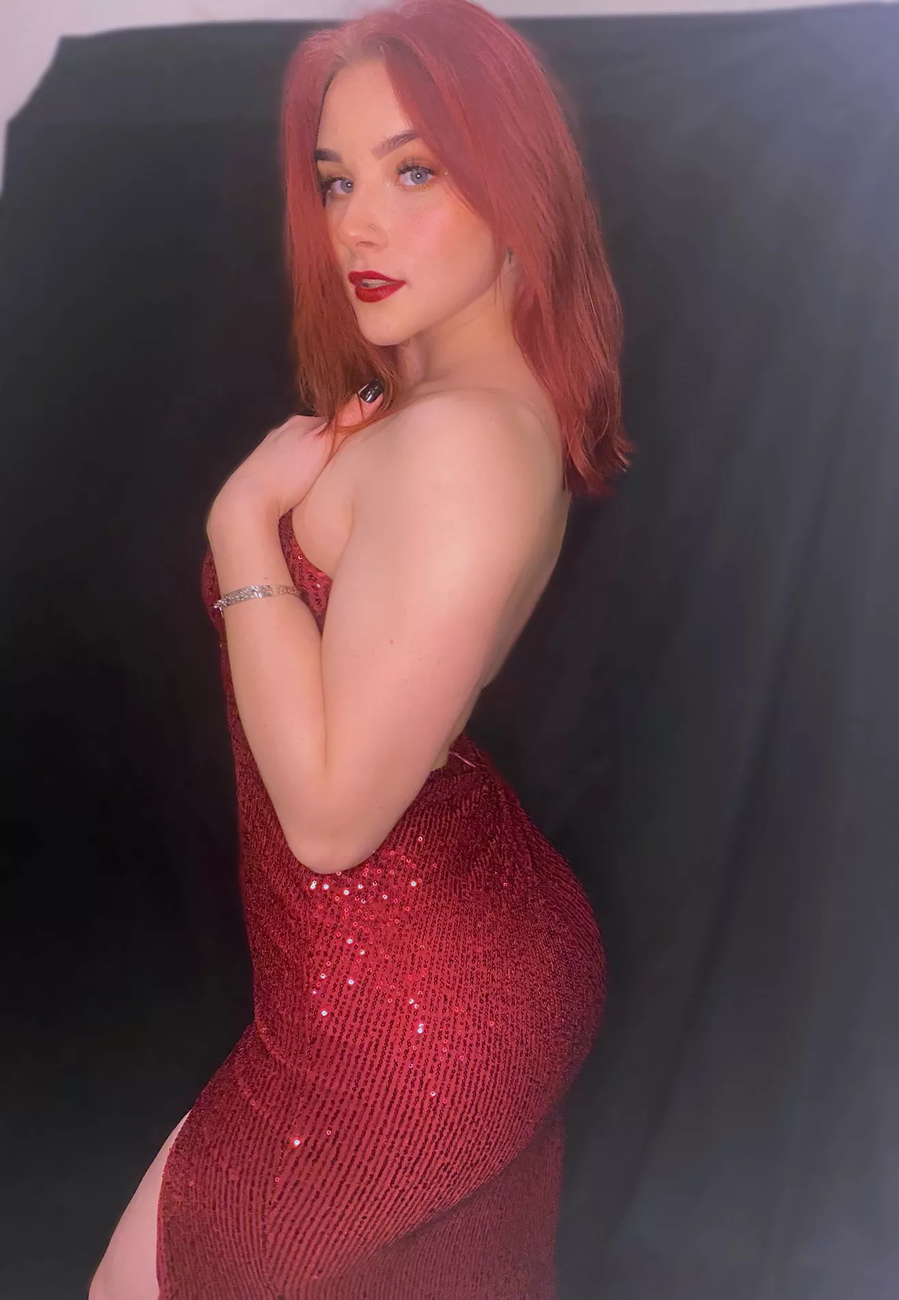Went full-on Jessica Rabbit again <3