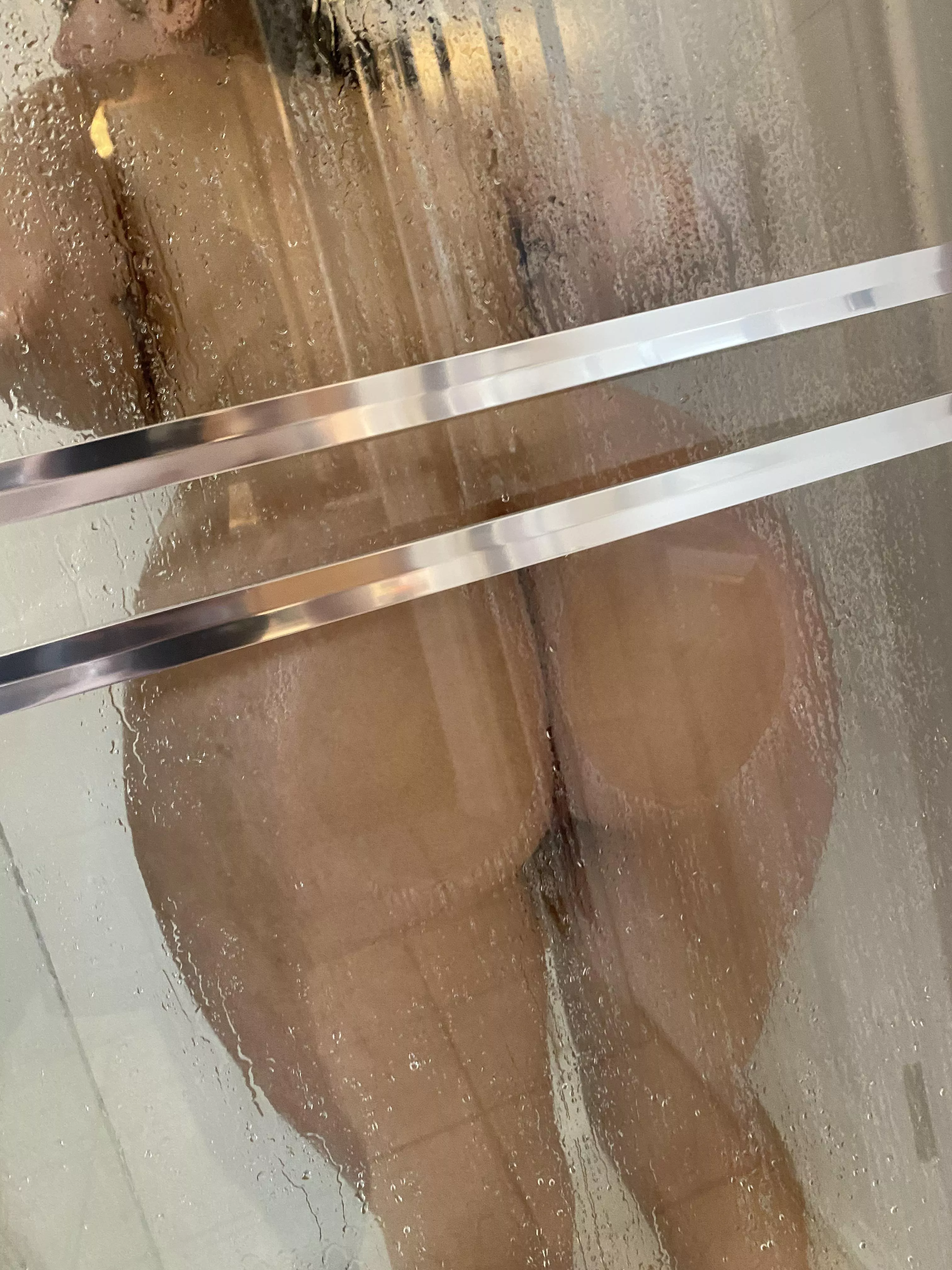 wish I could stick a dildo on this door but I would fucking break it😩