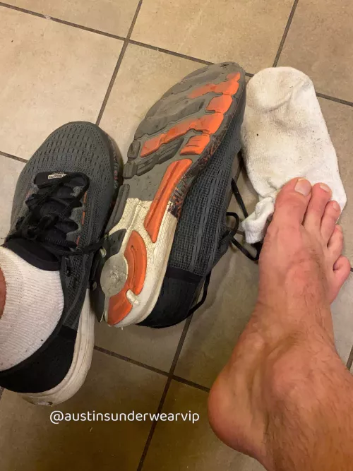Worship and enjoy my sweaty hockey player feet after a long workout and run! 😈🏒😜