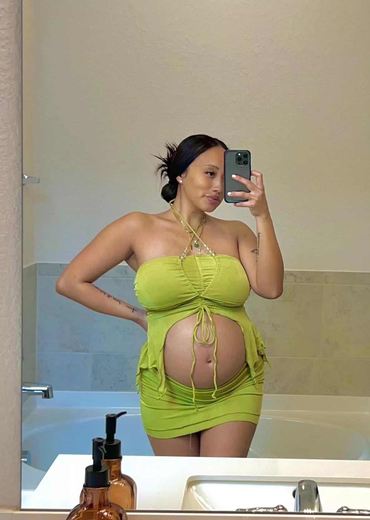 You know you want to see more 👀💚😊