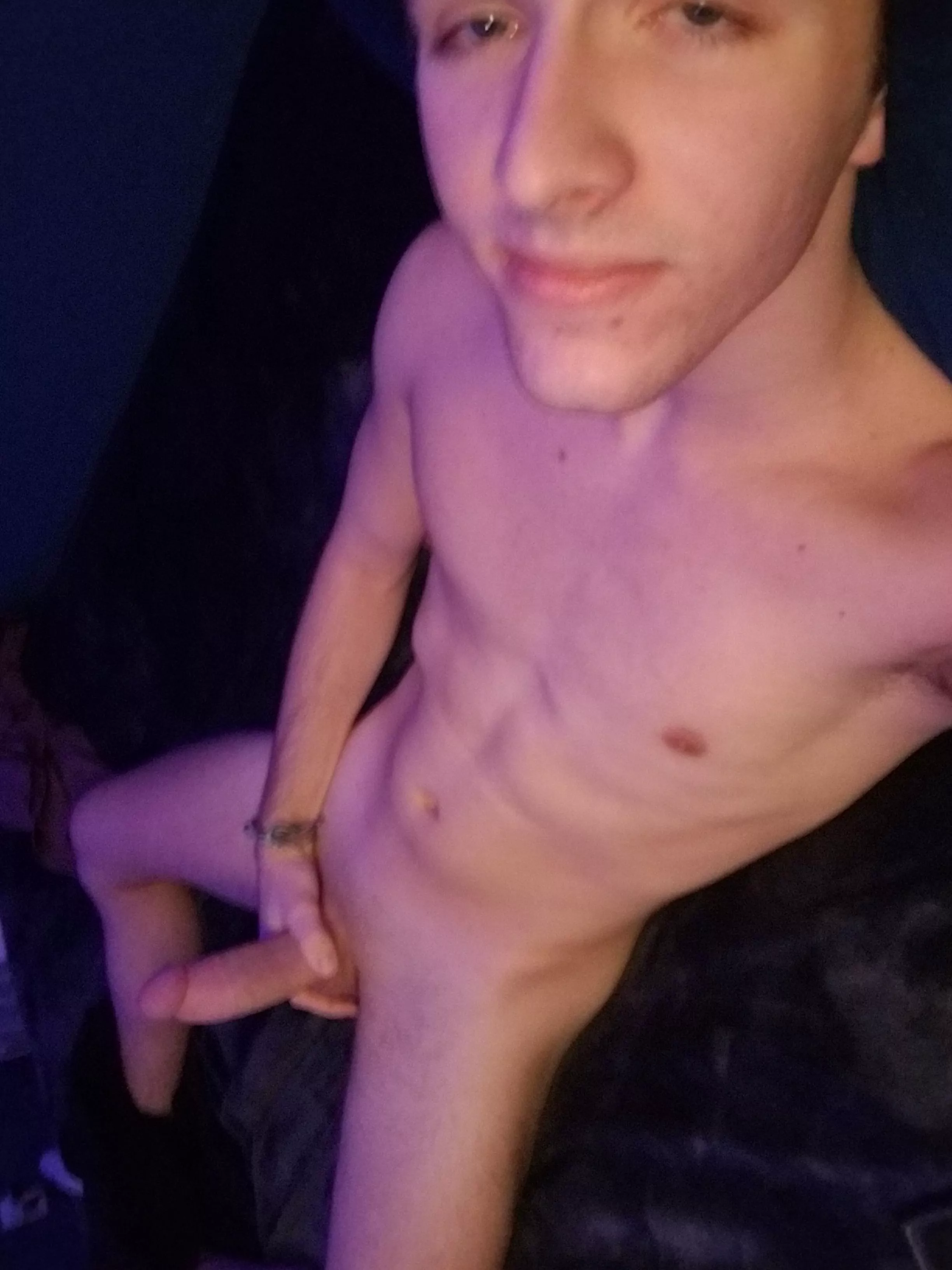 18 add with face to help me cum @hungcocks7