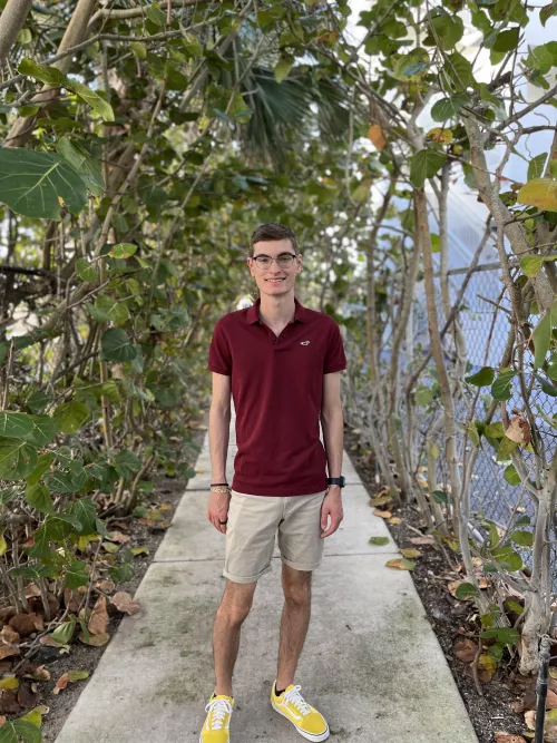 19 from Canada hmu to talk guys :)