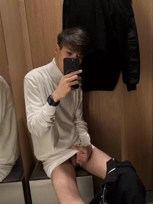 [20] locker room