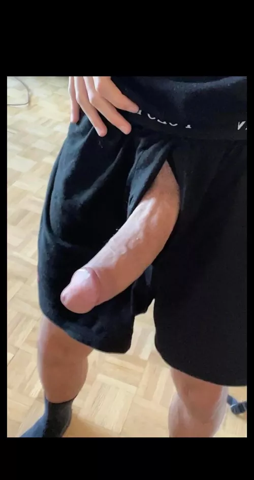 20 y Still virgin waiting for the right one, feet making me rock hard lol