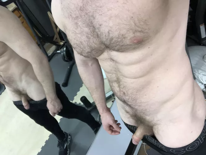 (28) US artist- post gym