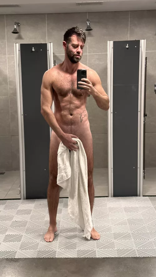 36 nyc anyone tonight? Host at hotel Snap : its-thegreek