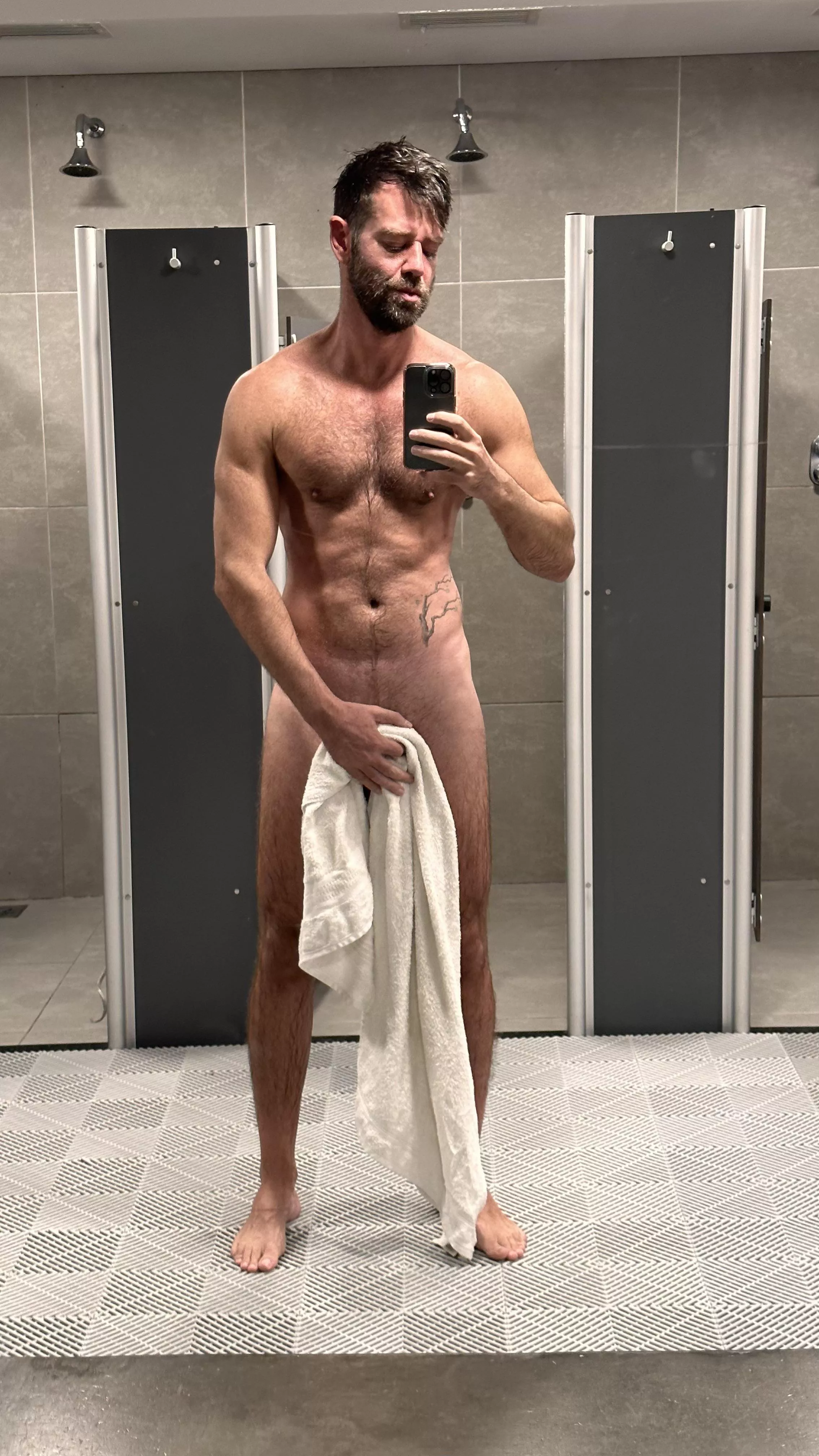 36 nyc anyone tonight? Host at hotel Snap : its-thegreek