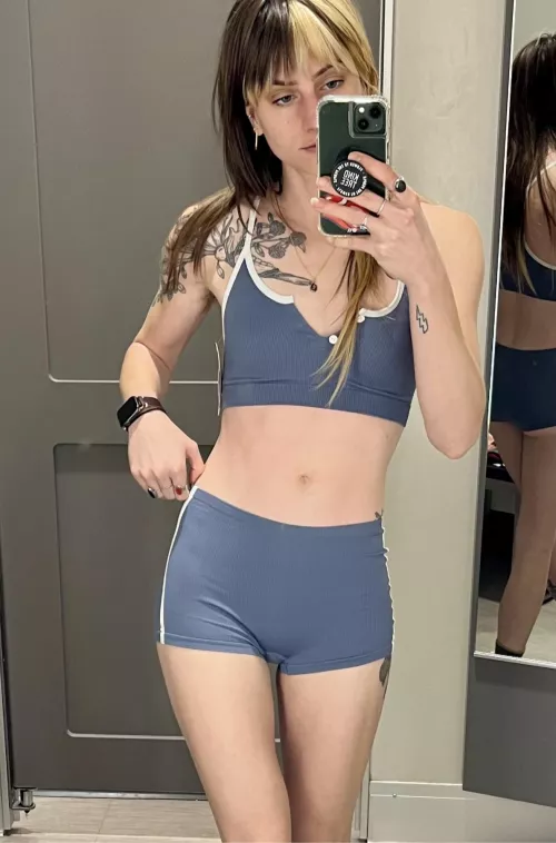 A small fitting room gap